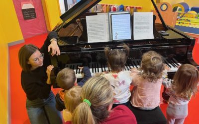 C’est parti pour de nouvelles expériences sensorielles autour d’un piano à queue!