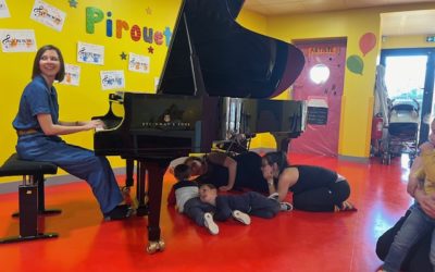 Dernier voyage du piano à la crèche Grenadine de SARRIANS
